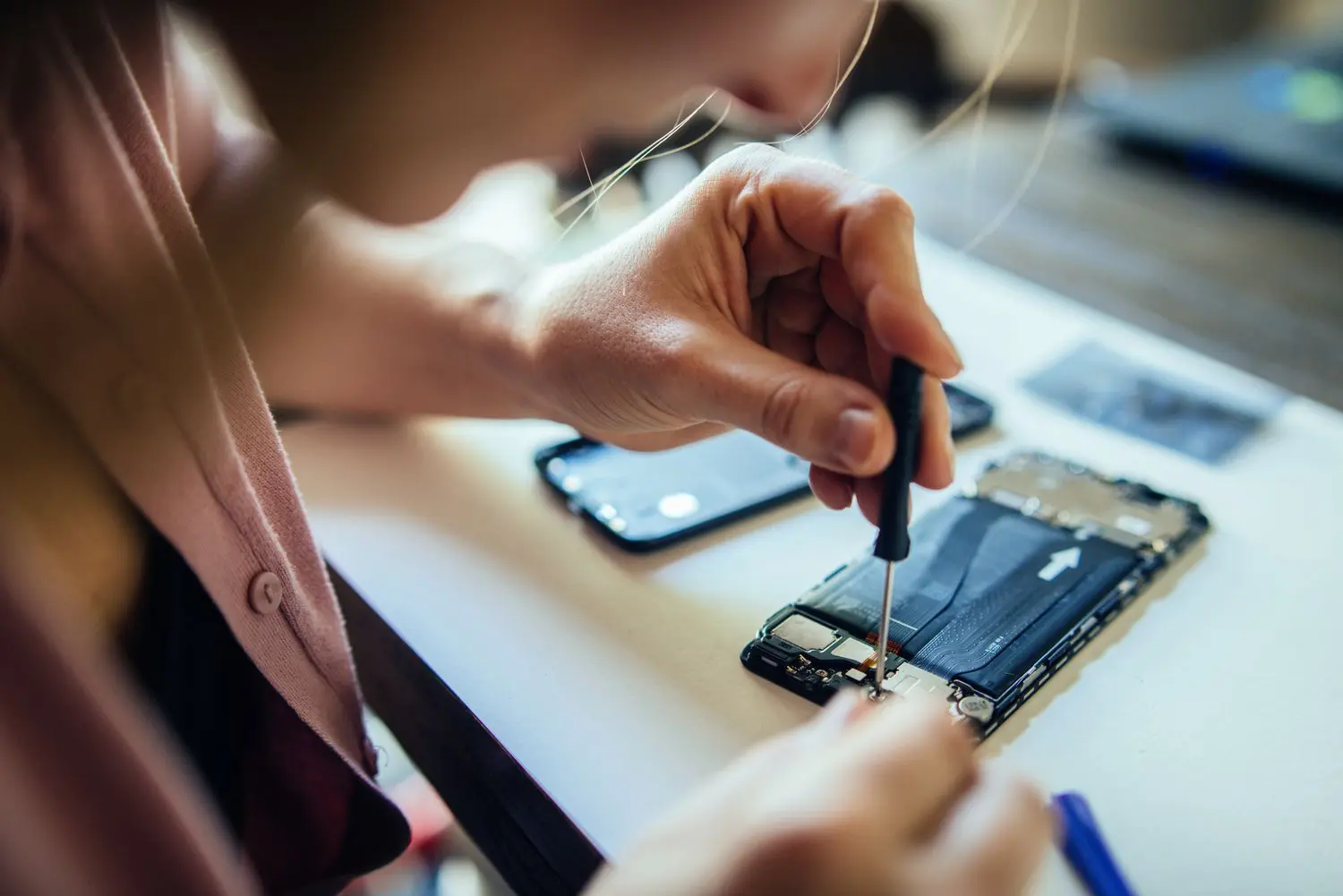 Navigating Phone Glitches for Book Addicts