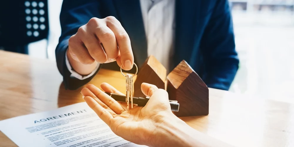 Essential Tips for Authors on Choosing the Right Real Estate Lawyer