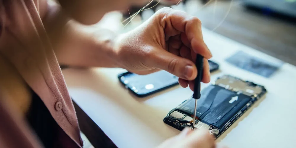 Navigating Phone Glitches for Book Addicts